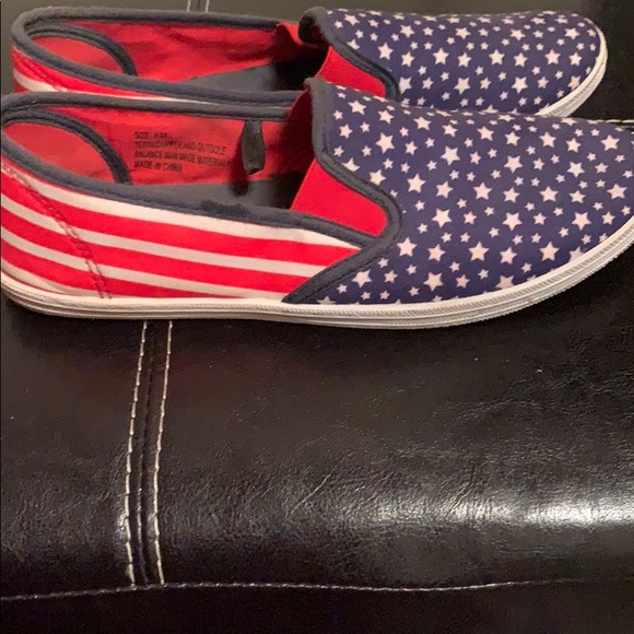 Shoes - Picture 2 of 5